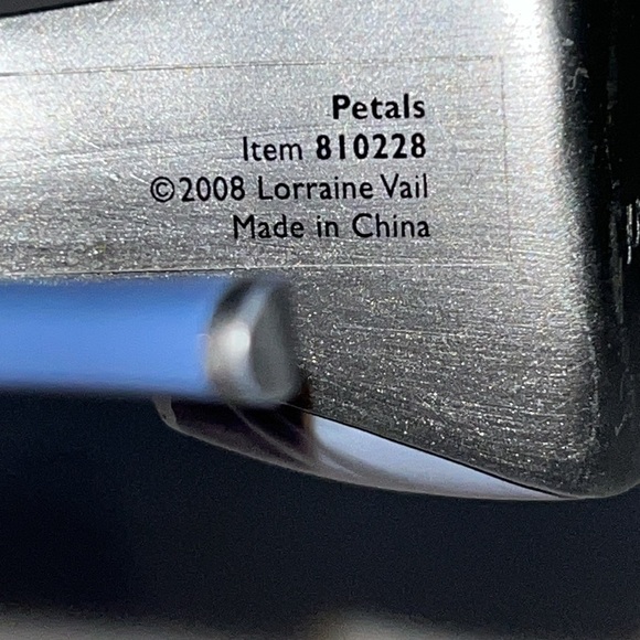 JUST THE RIGHT SHOE, PETALS, ITEM# 810228, LORRAINE VAIL, 2008 - Picture 7 of 9